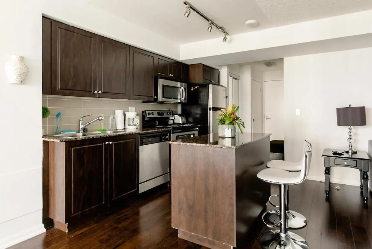 Downtown Toronto+Free Parking+Cn Tower View Apartment Canada