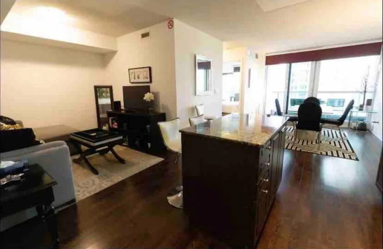 Downtown Toronto+Free Parking+Cn Tower View Apartment  Toronto