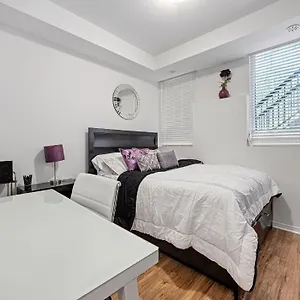  Apartment Beautiful Townhouse Near Yorkdale Mall, Wilson Subway